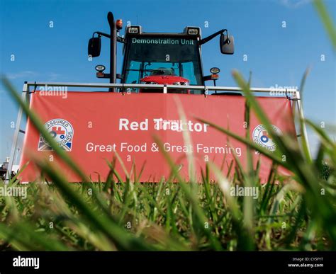 Red tractor logo hi-res stock photography and images - Alamy