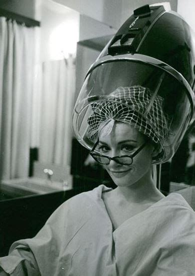 Claudine Auger Sous Le Casque Bigoudis Bigoudi Casque