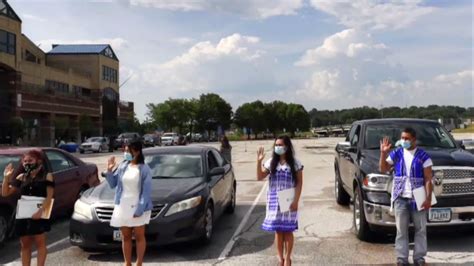 Watch Cbs Evening News Drive Thru Ceremonies For New Citizens Amid