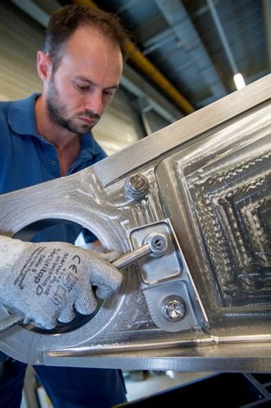 Airbus Uses First 3d Printed Part In A350 Engine Pylon