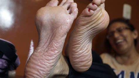 Sofia Teases Her Arched And Wrinkled Creamed Feet Mov Mylatinfeet