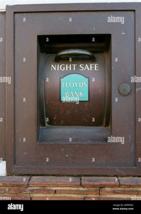 Night Safe Banking Hi Res Stock Photography And Images Alamy