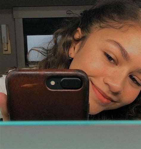 a🧚🏽‍♀️ on Instagram: “some zendaya mirror selfies to brighten up your ...