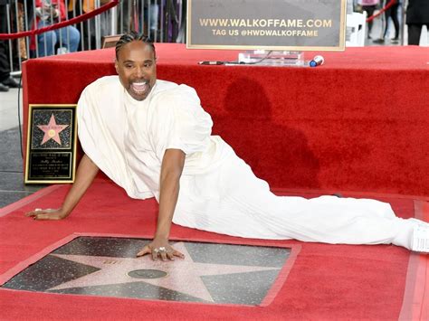 Billy Porter é homenageado estrela na Calçada da Fama de Hollywood