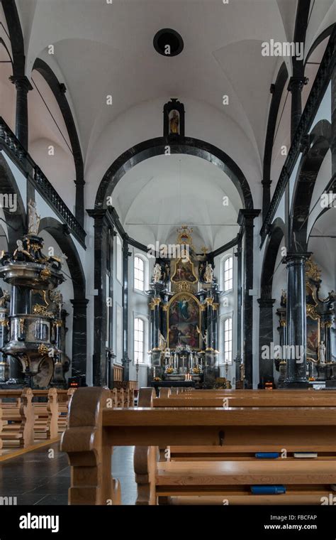 Innenansicht Der Kirche St Theodul In Sachseln Obwalden In Der Schweiz