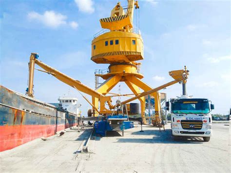 Continuous Screw Ship Unloader For Unloading Cement Ship Unloader And