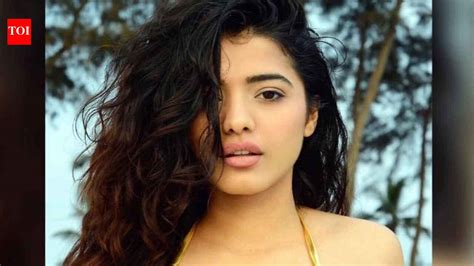 Ketika Sharma Sets Temperatures Soaring In Her Bikini Pics