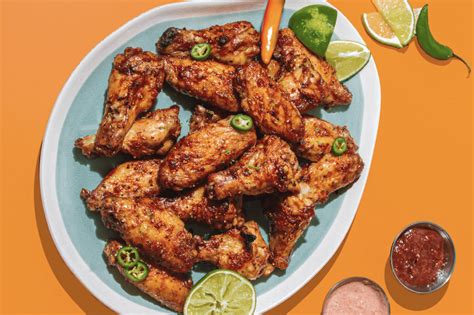 Tom Colicchio’s Super Bowl Chicken Wings Recipe Insidehook