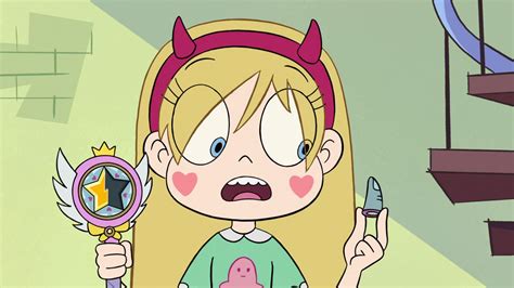 Image S2e23 Star Butterfly Holding Wand And Toffees Fingerpng