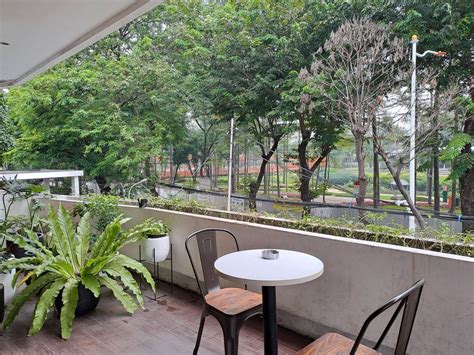 Resto Dengan View Tebet Ecopark Review UrsAndNic Di Restoran Taman