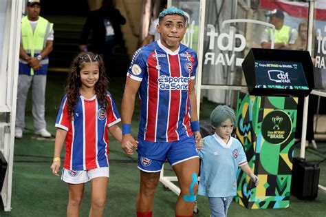 Bahia Anuncia Renova O De Contrato Do Atacante V Tor Jacar Bahia No Ar