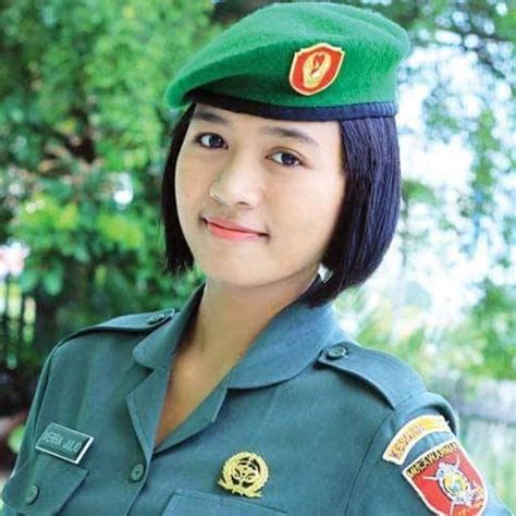 Pin Di Polwan TNI Cantik Indonesia