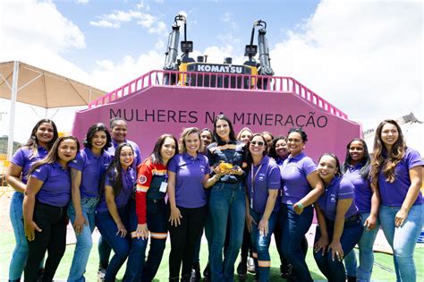 Anglo American E Komatsu Fazem Parceria Time Feminino