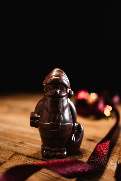 Petit père Noël en chocolat noir Espèce de Ganache Chocolaterie