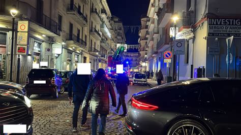 Tragedia Sfiorata Donna Tenta Di Lanciarsi Dal Balcone Salvata