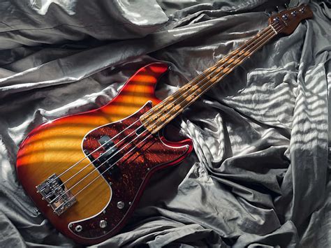 Sire P5 Precision Bass Reverb