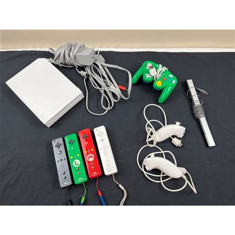 Nintendo Wii Console & Accessories