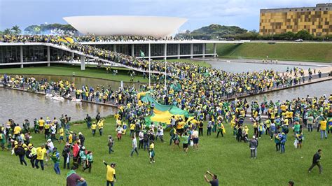 Manifestantes Bolsonaristas Invadem E Atacam Congr Veja