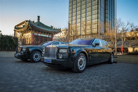 China Rolls-Royce seller lets man of modest means live the dream in car showroom, tells him ‘try ...