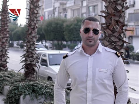 how to become a personal bodyguard