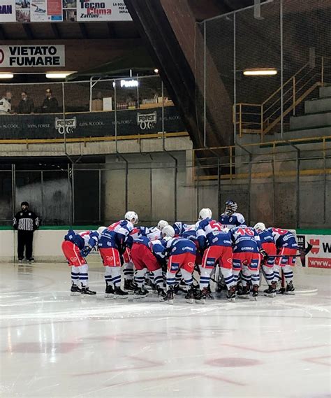 Hockey Como I Biancobl Stasera In Casa Vanno All Assalto Della