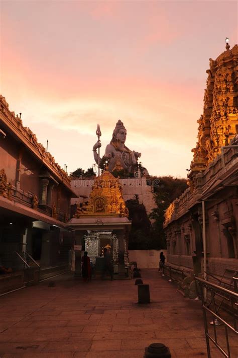 Murudeshwar Tempel In Sunset Lord Shiva Standbeeld Gopura India