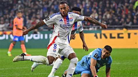 OL Corentin Tolisso sort en première période contre Feignies Aulnoye