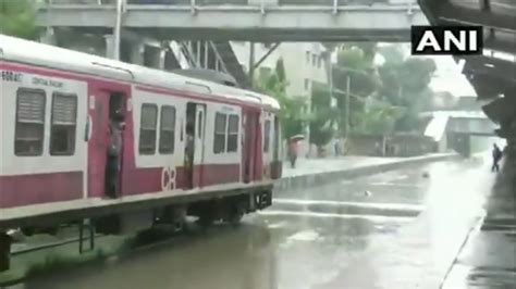 Heavy Rain Lashes Parts Of Mumbai Maharashtra Oneindia