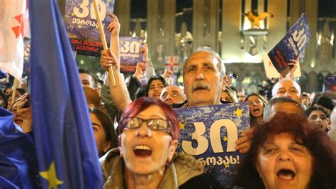 Gruzja Protesty w Tbilisi przeciwko ustawie o zagranicznych wpływach