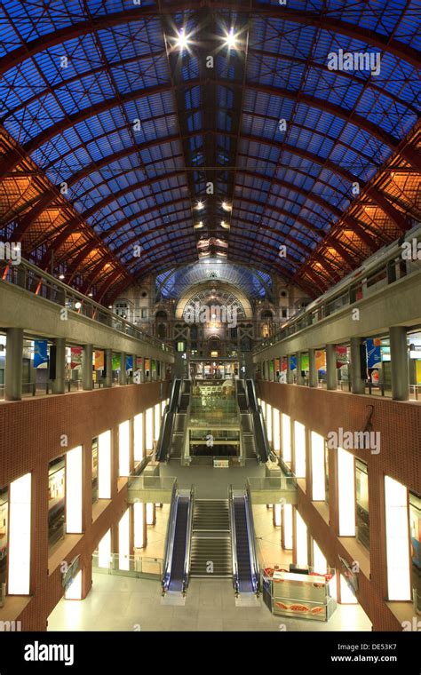 Les Différents étages De La Gare Centrale Danvers1905 à Anvers