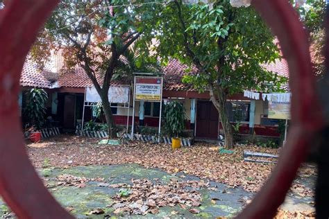 Foto Pembangunan Masjid Agung Batal Nasib SDN Pondok Cina 1 Belum