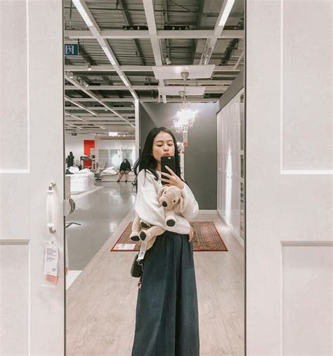 Ide Mix And Match Outfit Kasual Untuk Hangout Ala Hanggini