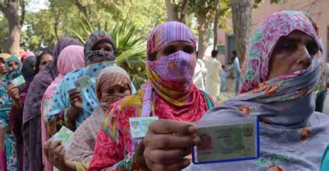 4.5 mn new women voters in Pakistan, mostly from conservative regions | Women | Manorama English