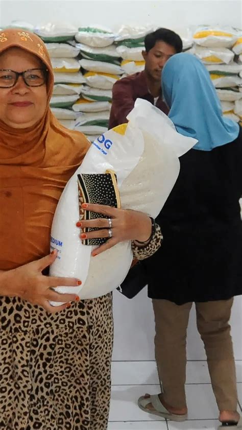 Tekan Lonjakan Harga Bulog Jateng Distribusikan 10 Kg Beras Ke 2 3