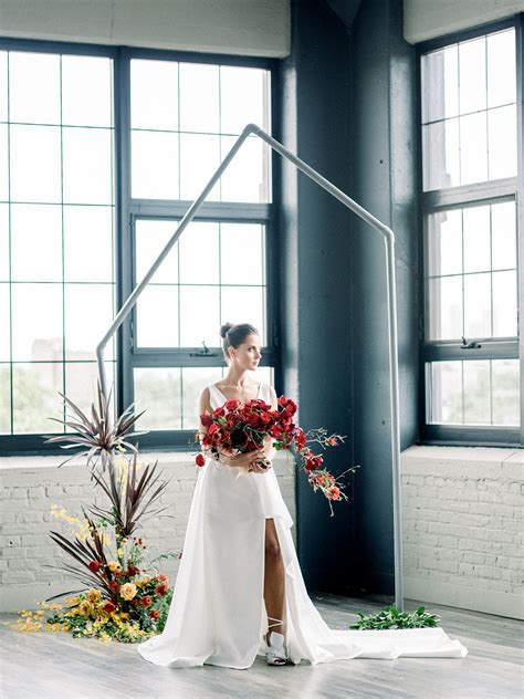 How To Give Your Modern Wedding A Vogue Vibe Weddingchicks Contemporary Wedding Dress