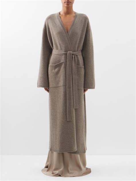 This Grey Longline Cardigan Evokes Raeys Laid Back Elegance Its