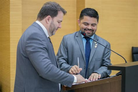 Jesuíno Boabaid toma posse em sessão da Assembleia Legislativa desta