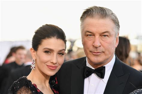 Alec Baldwin defends wife Hilaria after she’s accused…