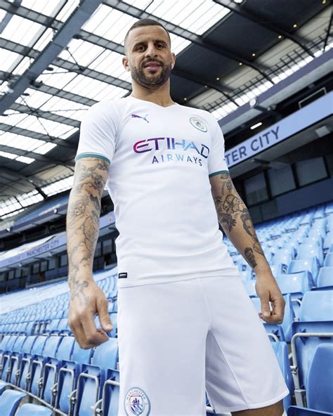 Les maillots de Manchester City 2021 2022 présentés par PUMA