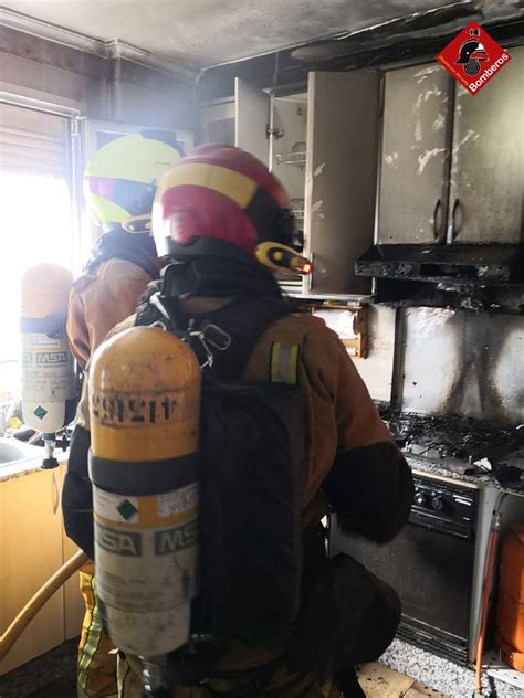 Un Fuego Calcina La Cocina De Una Vivienda De La Calle Ferriz Portada