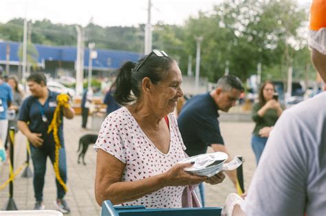 Programa Bom Prato Móvel é oficializado na cidade de Cotia Prefeitura