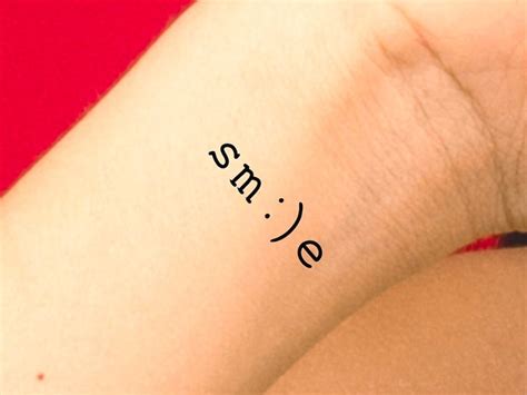 Tatuaje Temporal De Sonrisa Tatuaje De Cara Sonriente Etsy España