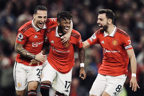 Man United 2 0 Tottenham Fernandes Seals Victory At Old Trafford