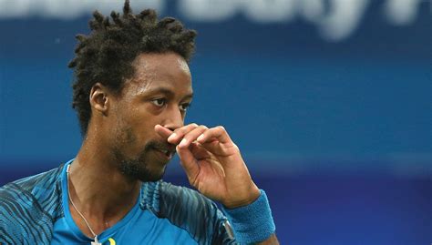 WATCH: Monfils hits ball in without looking | Tennis.com