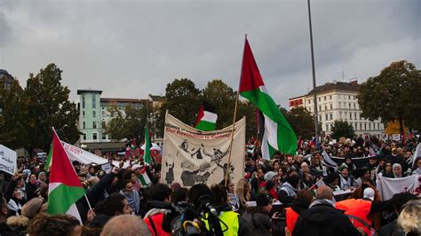 Tausende Teilnehmende Bei Pro Pal Stinenser Demo In Berlin