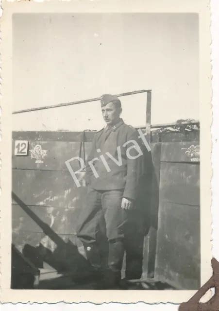 FOTO WK II Wehrmacht Soldat Luftwaffe Posten Depot Frankreich France K1