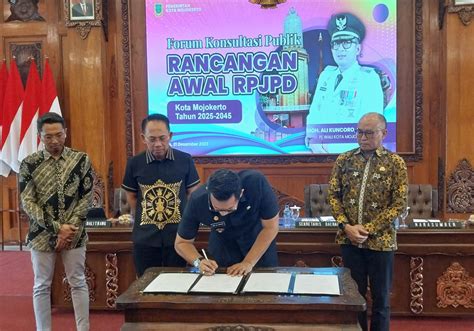 Pj Walikota Buka Forum Konsultasi Publik Rancangan Awal Rpjmd Kota