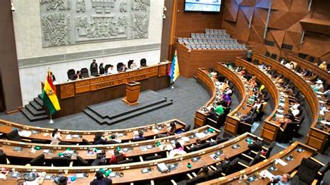 Asamblea Legislativa Plurinacional forma comisión e ingresa en receso