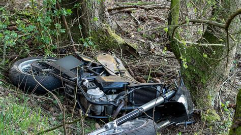 Schwerer Motorrad Unfall In Meinerzhagen Junger Motorradfahrer In