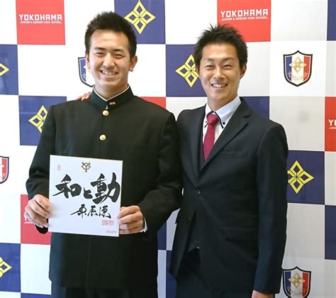 【巨人】育成4位・横浜高の木下幹也は生粋のg党菅野の横で始球式、元木ヘッドと対戦、球団アカデミー出身 スポーツ報知